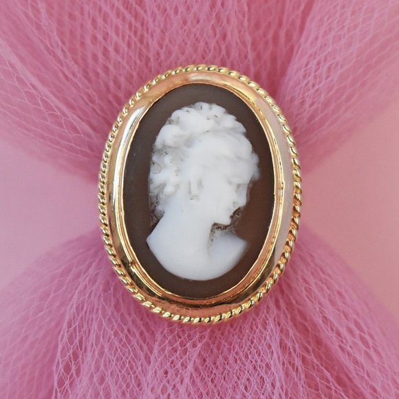 Lady cameo ring 14K gold sz 6 1/2 US hand carved shell cameo vintage jewelry